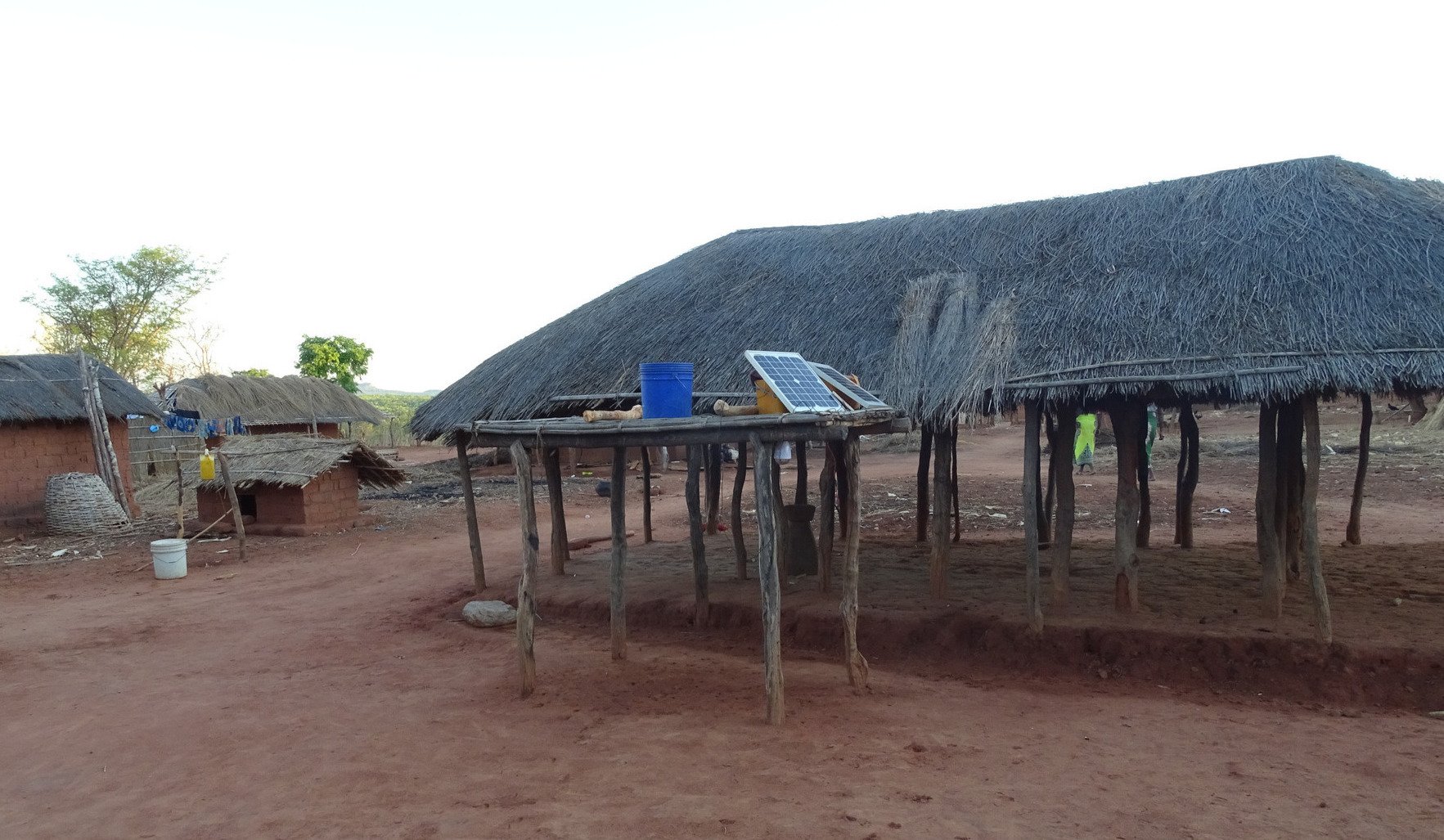 aldea con construcciones típicas de Mozambique